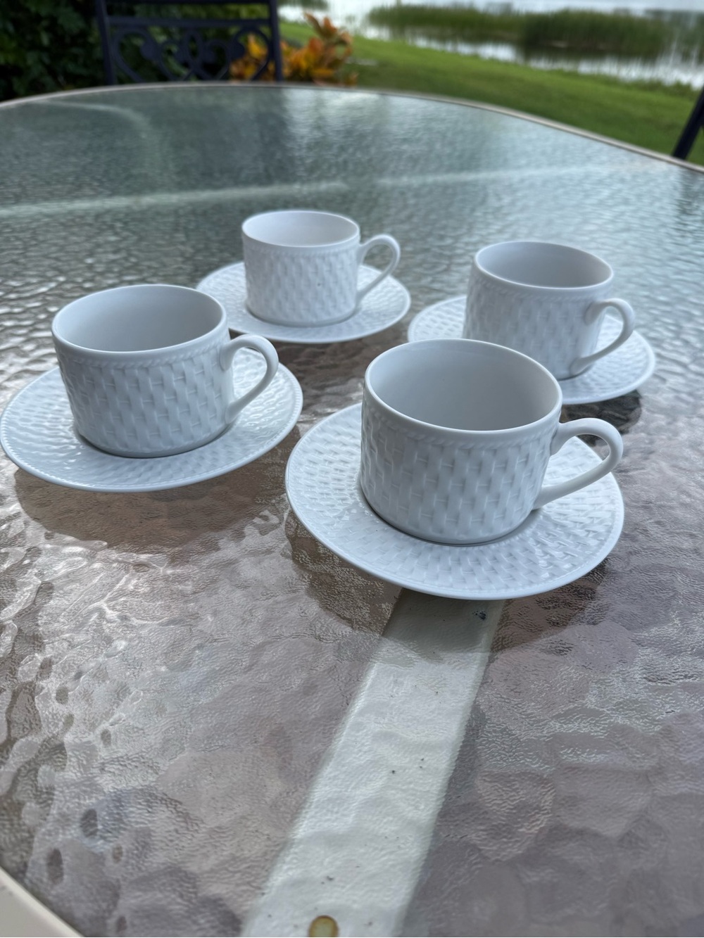 Set of 4 Vintage Oneida Majesticware Basketweave Cups & Saucers